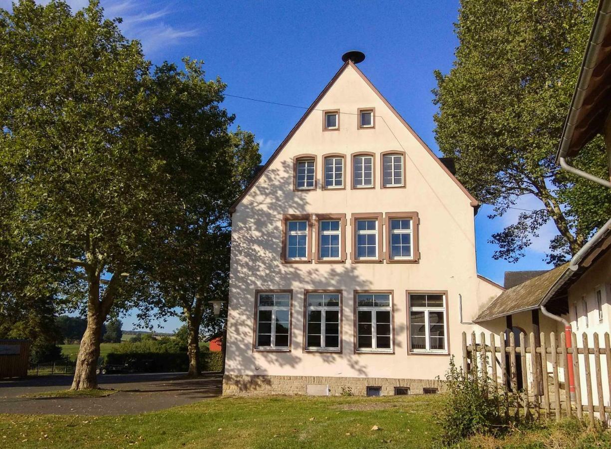 Alte Schule Gästehaus - The principal's rooms Appartment Bitburg Extérieur photo