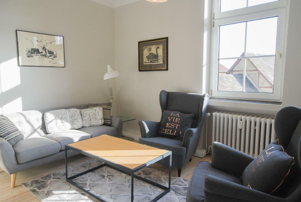 Alte Schule Gästehaus - The principal's rooms Appartment Bitburg Extérieur photo